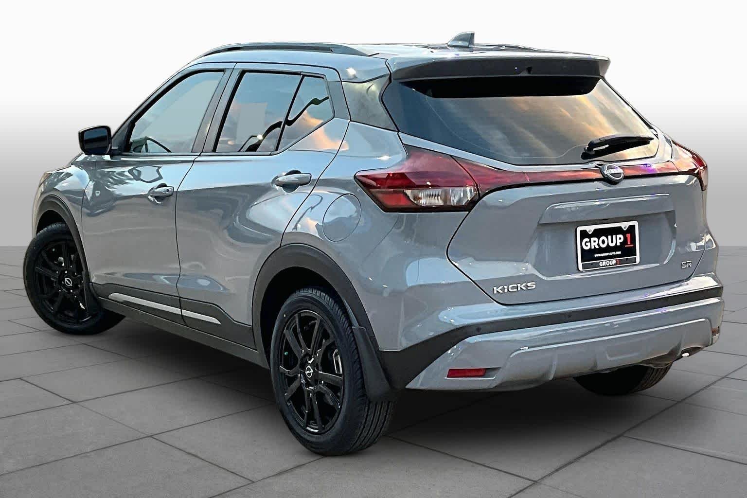 Used 2022 Boulder Gray Pearl Nissan SR image 12