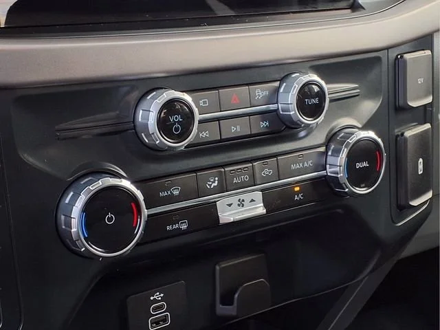 Used 2025  Ford Y image 9