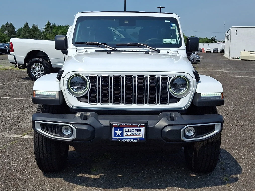 Used 2025 White Jeep 4-Door Sahara 4x4 image 4