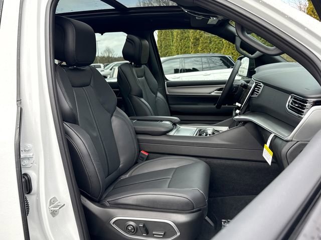 New 2026 Bright White Clear-Coat Exterior Paint Jeep Limited Reserve image 26