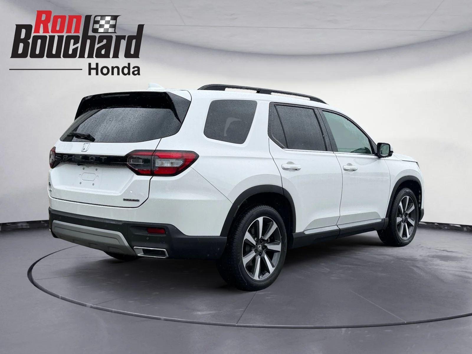 Certified Used 2024 White Honda Touring image 2