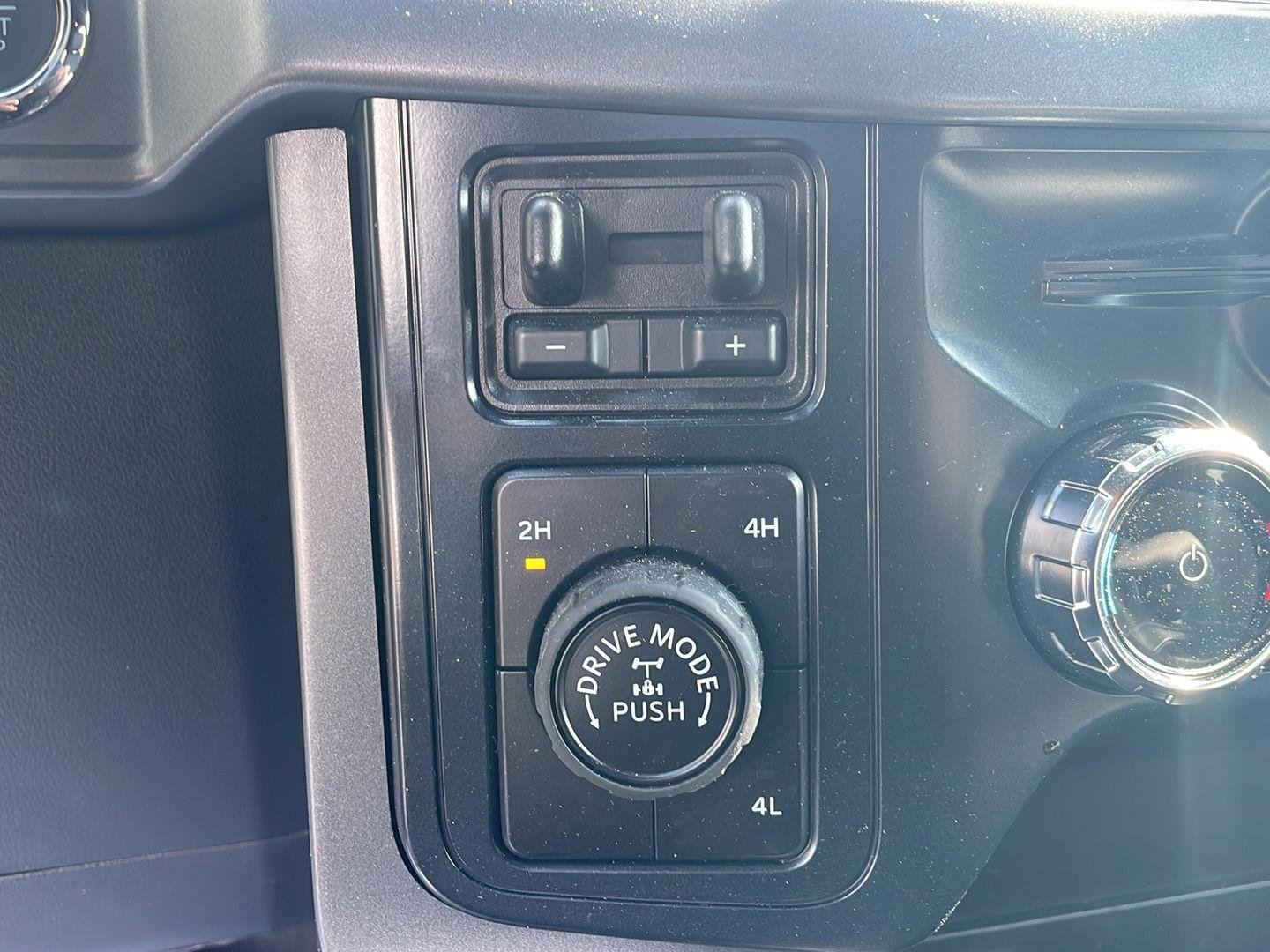 New 2026 Carbonized Gray Metallic Ford XLT image 22