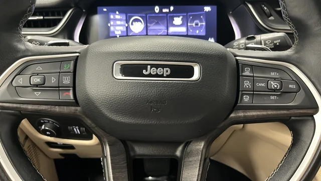 Used 2022 Diamond Black Jeep Limited image 15