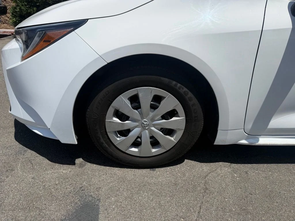 Used 2021 White Toyota L image 6