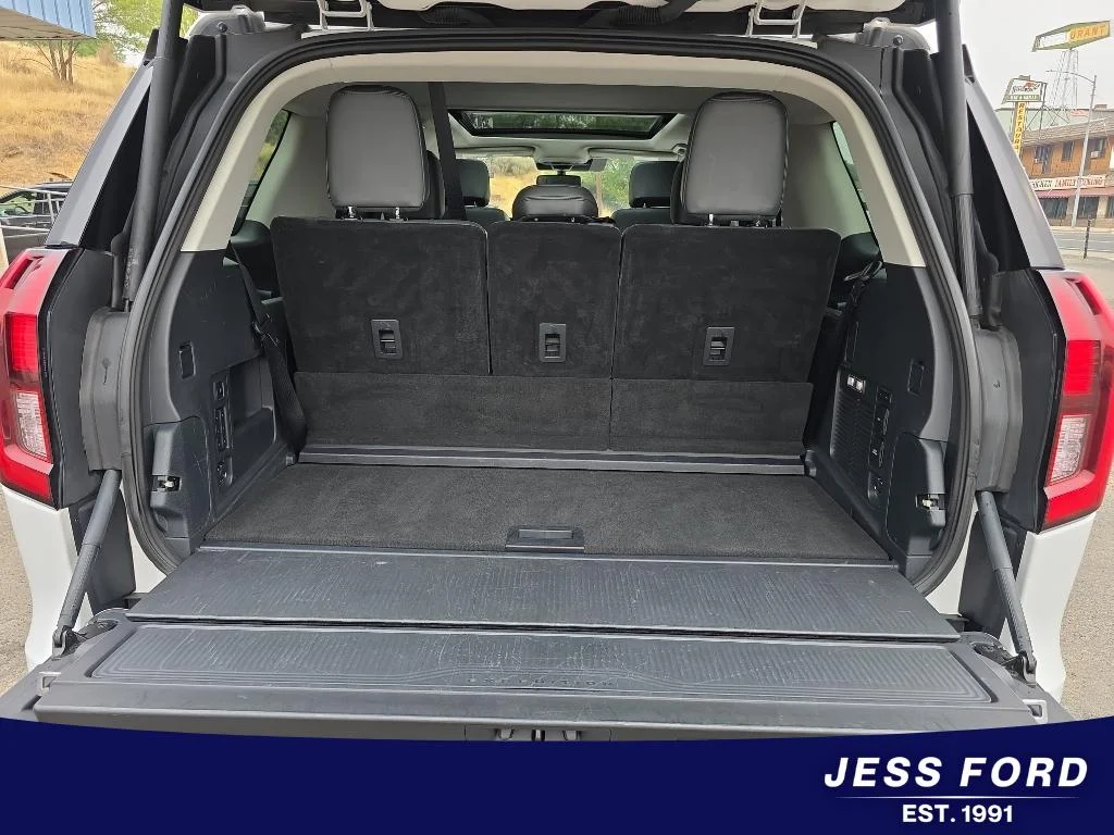 Used 2025 Oxford White Ford Active image 16