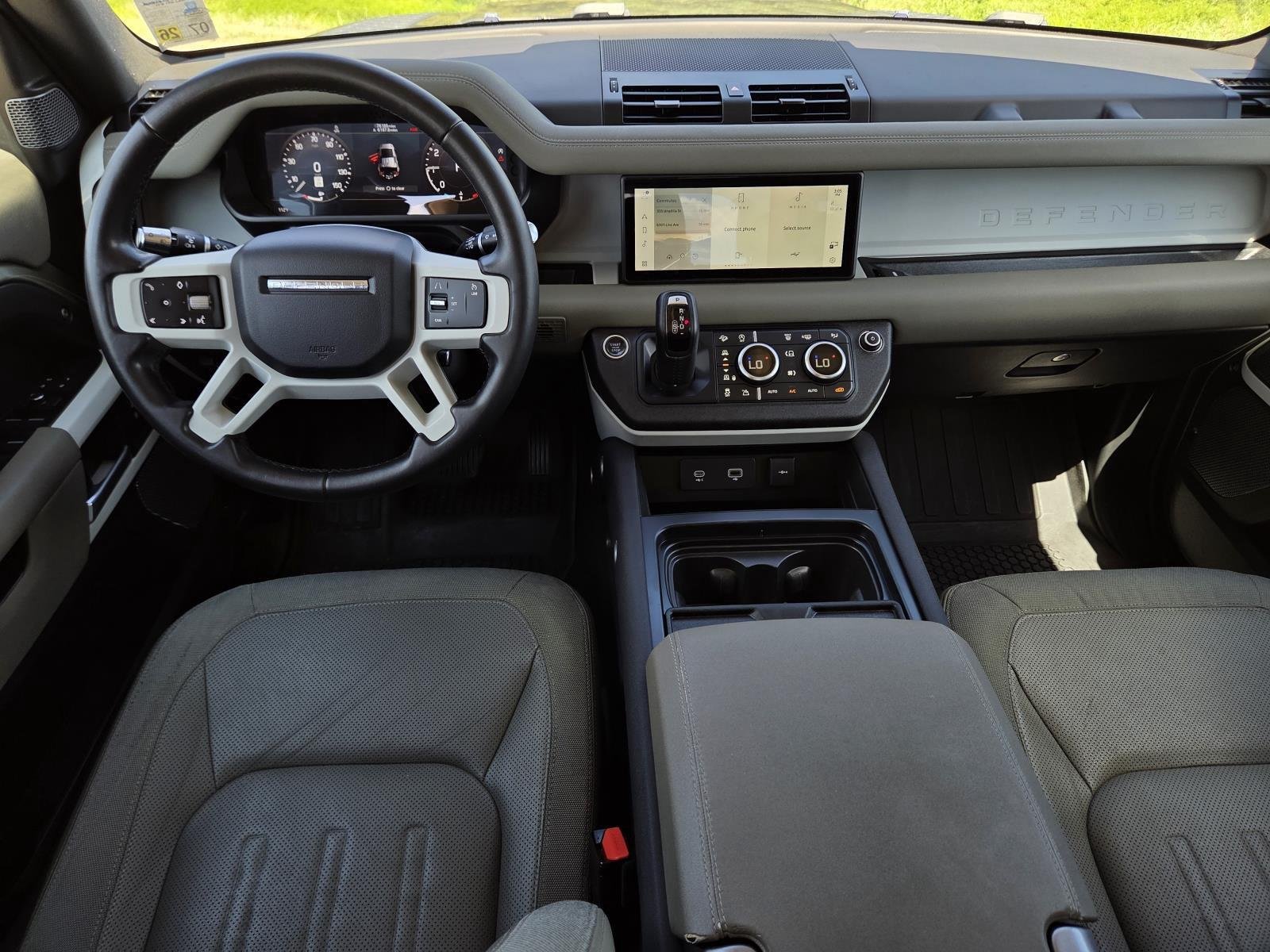 Used 2020 Pangea Green Metallic Land Rover SE image 15