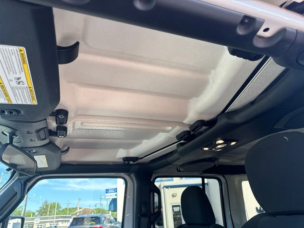 Used 2022 White Jeep Unlimited Willys image 17