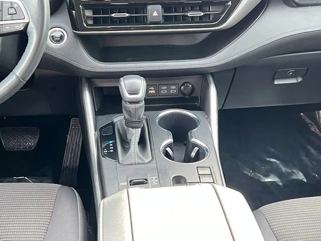 2025 Toyota Highlander LE - Photo 17