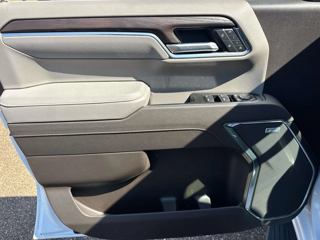 New 2026 Summit White GMC SLT image 32