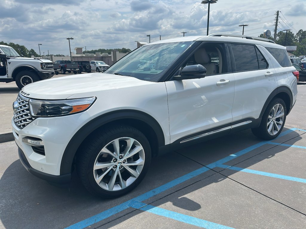 Used 2022 Star White Metallic Tri-Coat Ford Platinum image 1