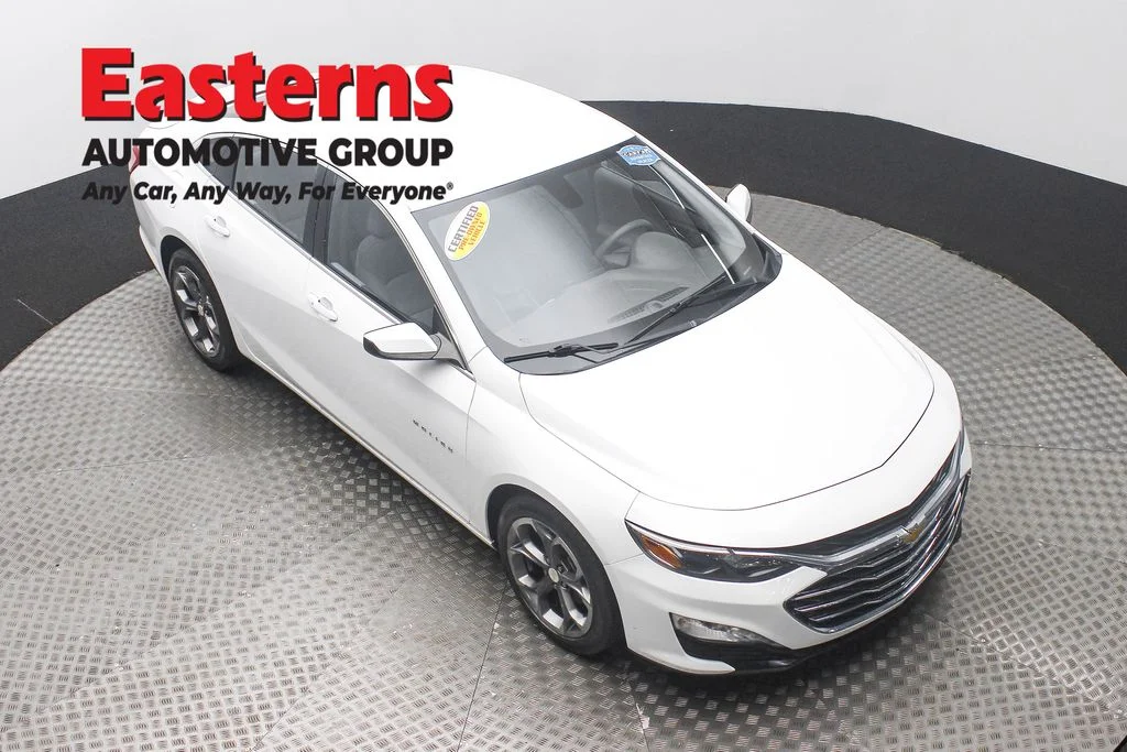 Used 2021 White Chevrolet LT image 3