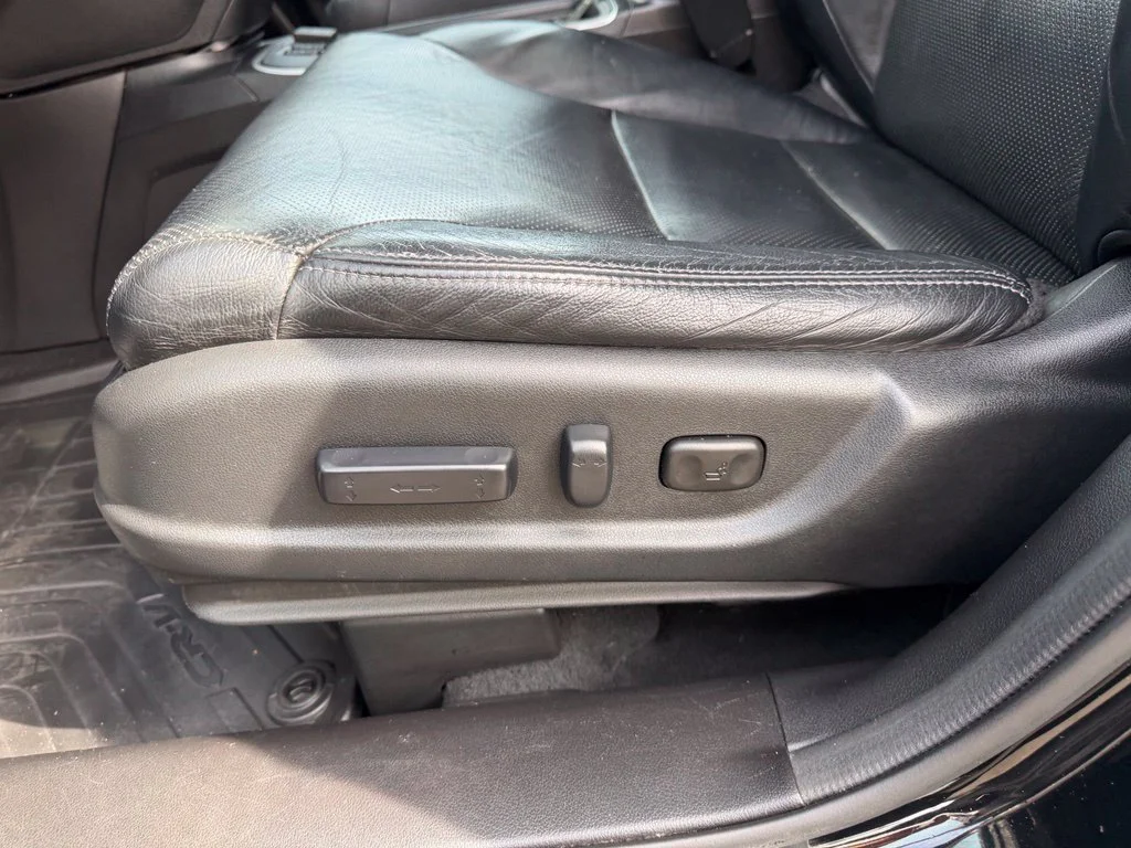 Used 2016 Crystal Black Pearl Honda Touring image 14