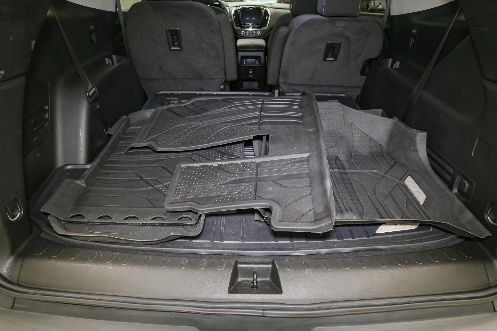 Used 2020 Graphite Metallic Chevrolet LT Cloth image 12