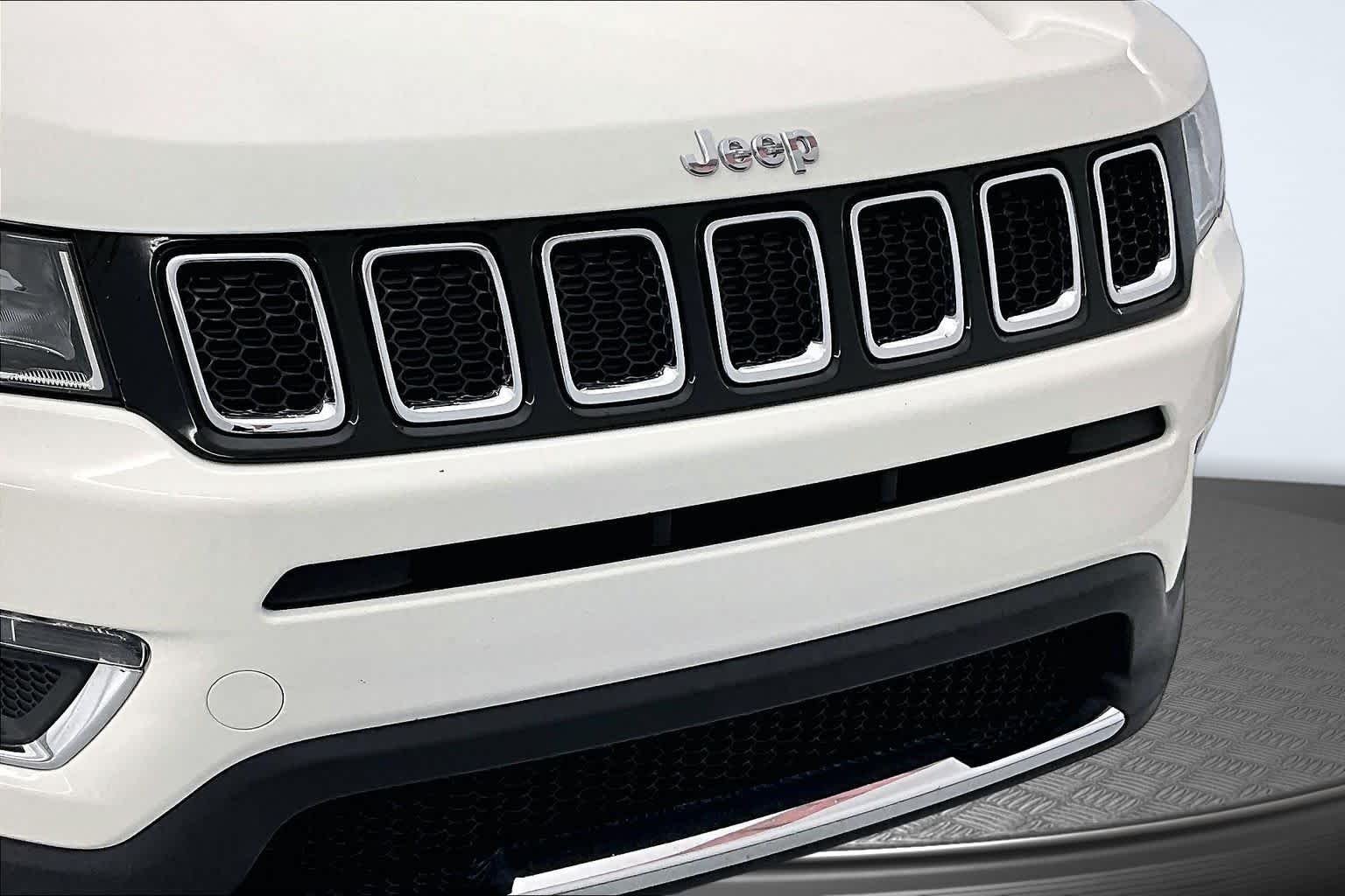 Used 2018 White Clearcoat Jeep Limited image 26
