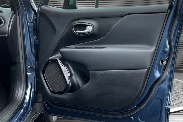 Used 2022 Blue Jeep Altitude image 26