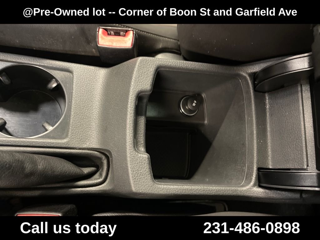 Used 2015  Volkswagen SEL image 26