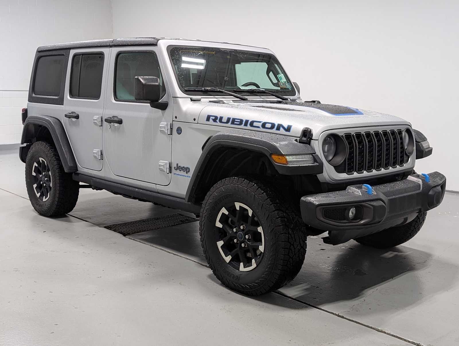 Used 2024 Silver Zynith Clearcoat Jeep Rubicon image 5