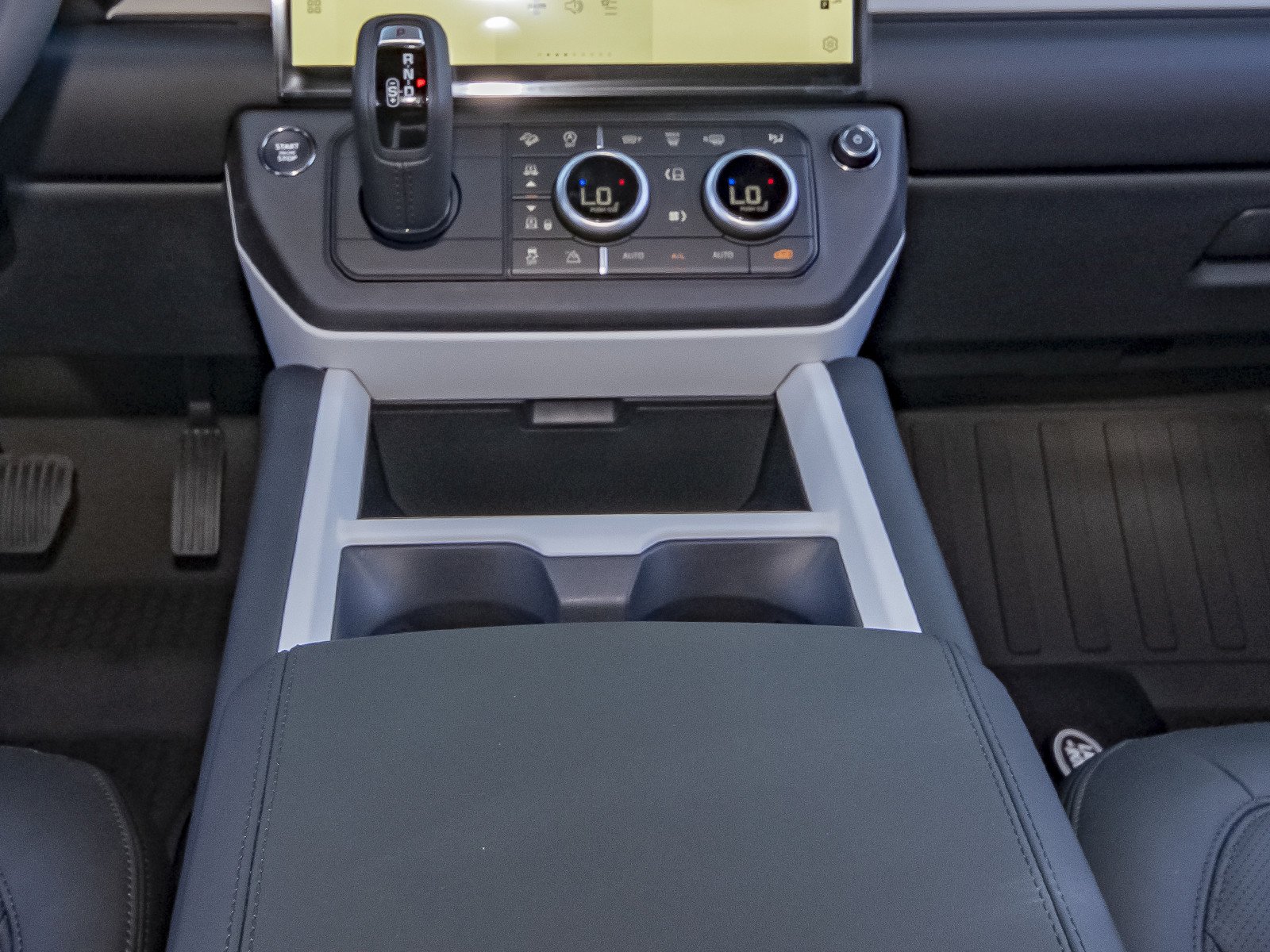 New 2026 Carpathian Grey Land Rover X-Dynamic SE image 40