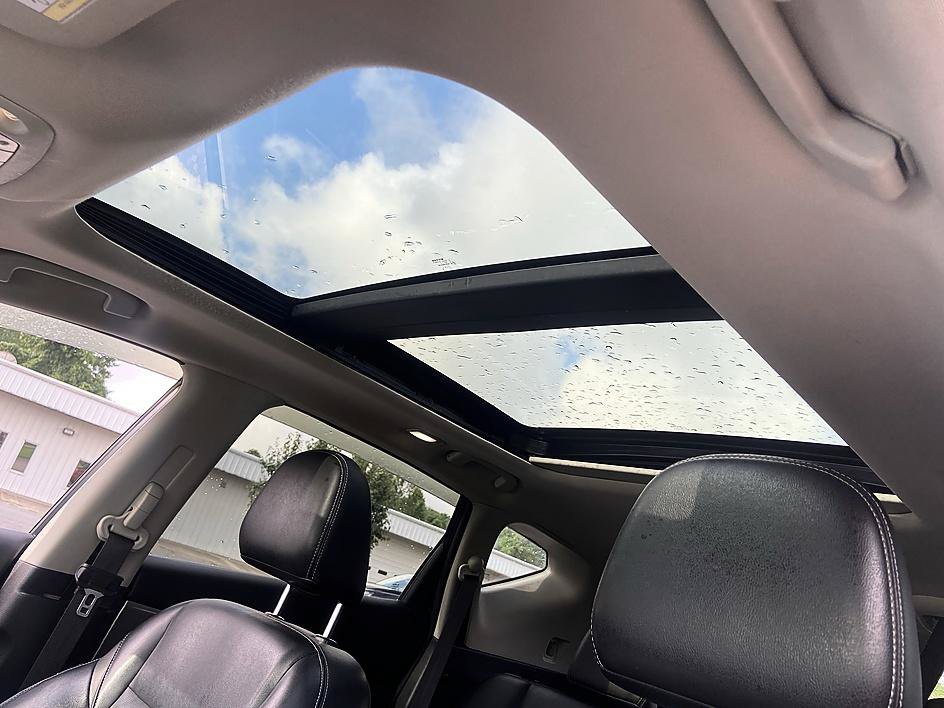 Used 2018 Pearl White Nissan SL image 30