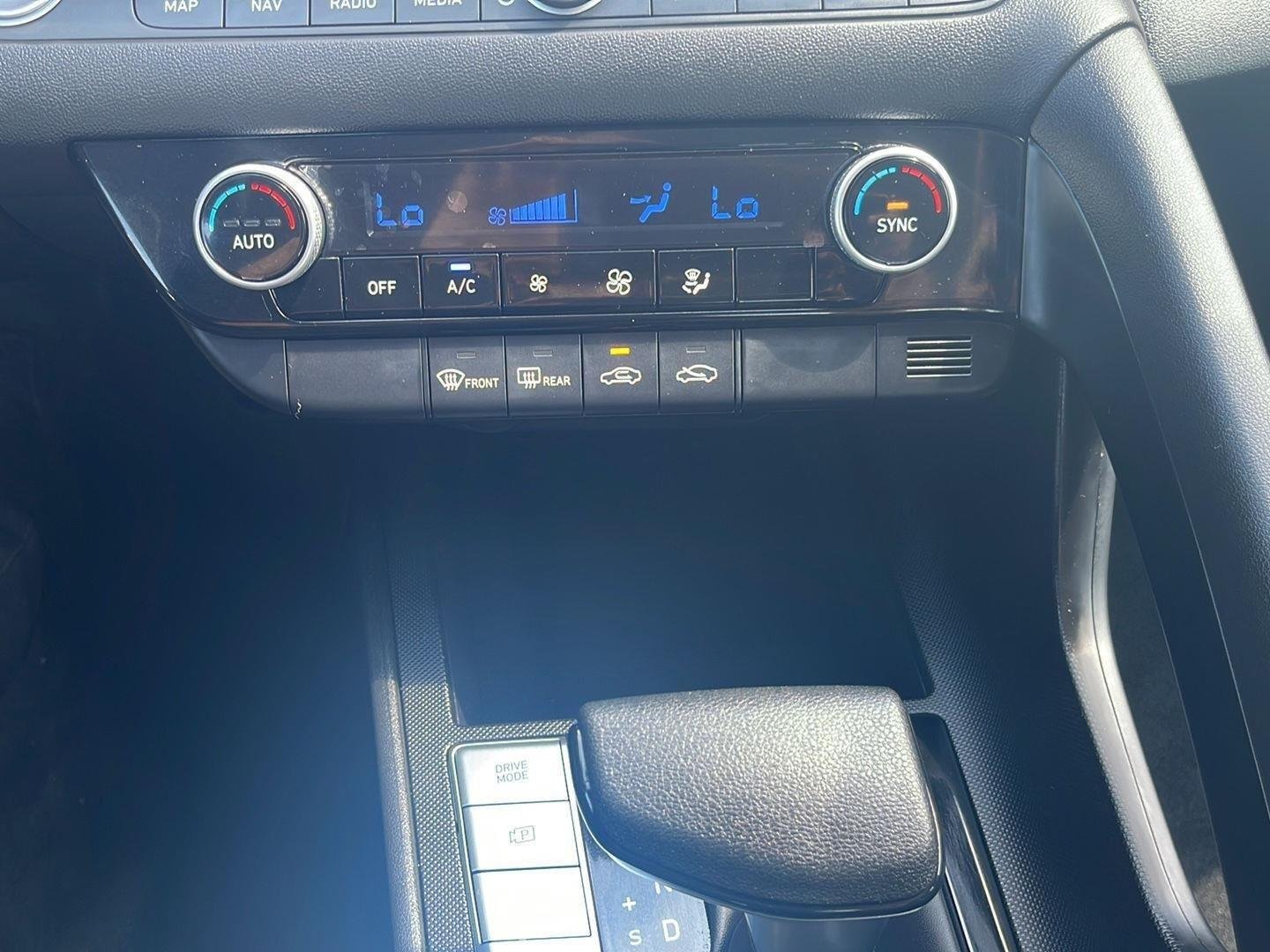 Used 2024 Amazon Gray Hyundai SEL image 35