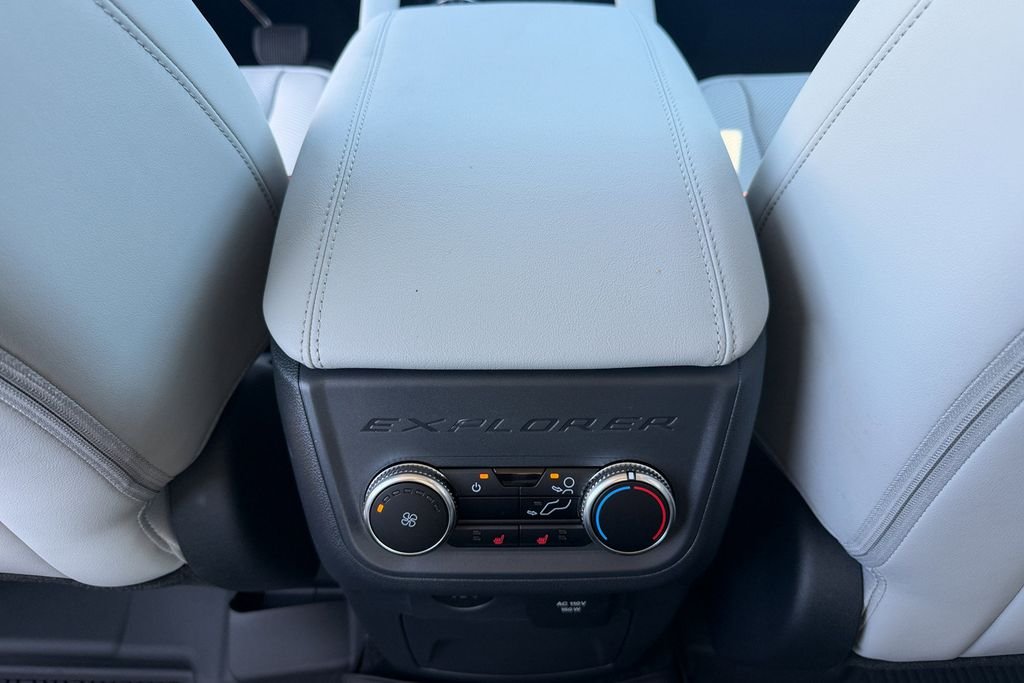 New 2026 Agate Black Metallic Ford Platinum™ image 22
