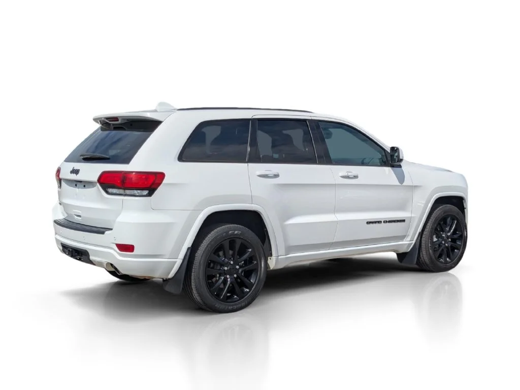 Used 2020 White Jeep Altitude image 7