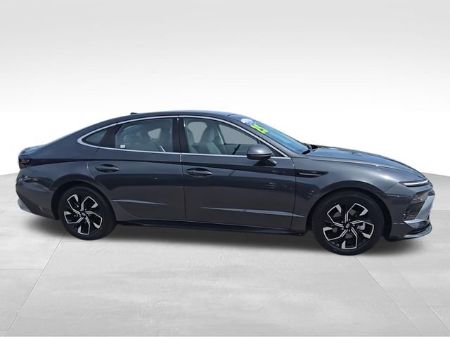 Used 2025 Gray Hyundai SEL image 9