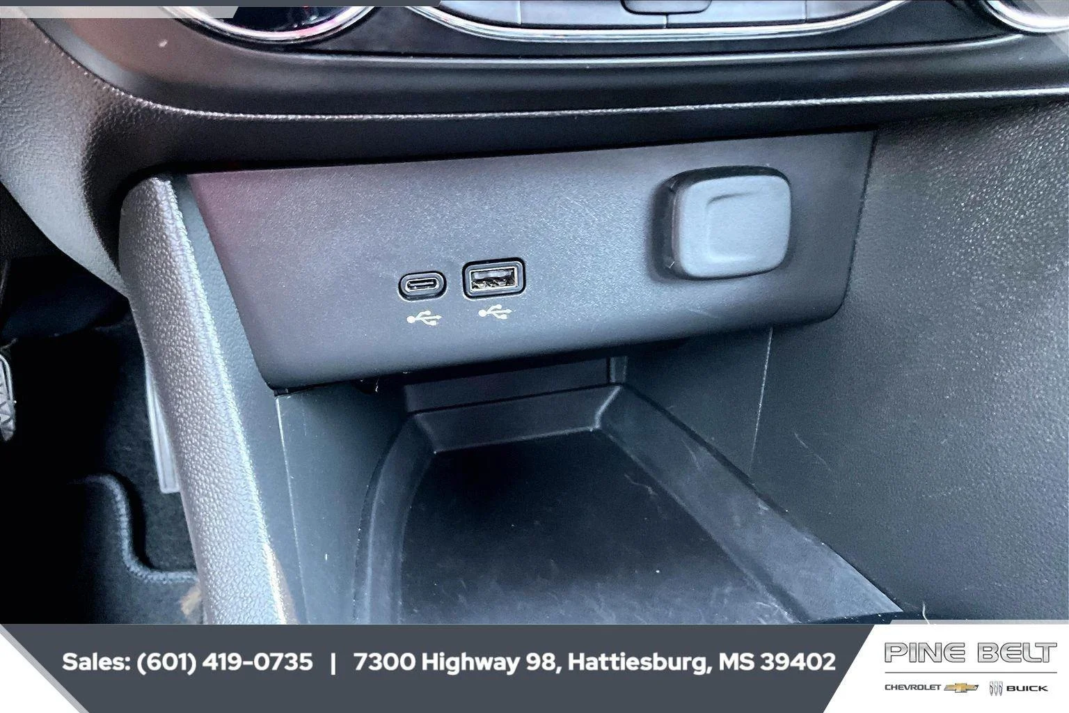 Used 2024 Summit White Buick Preferred image 24