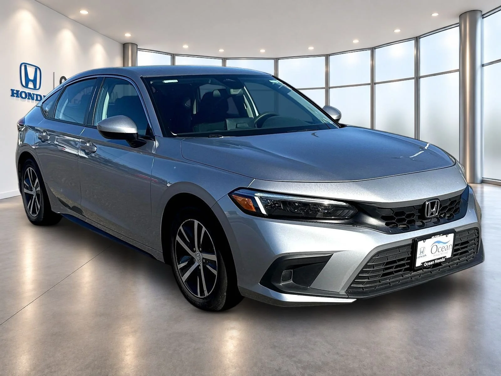 Used 2024 Lunar Silver Metallic Honda LX image 3