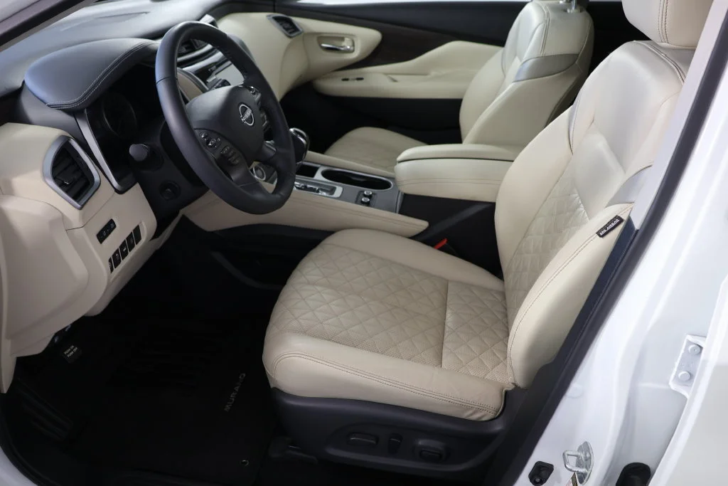 Used 2023 Pearl White Nissan Platinum image 19