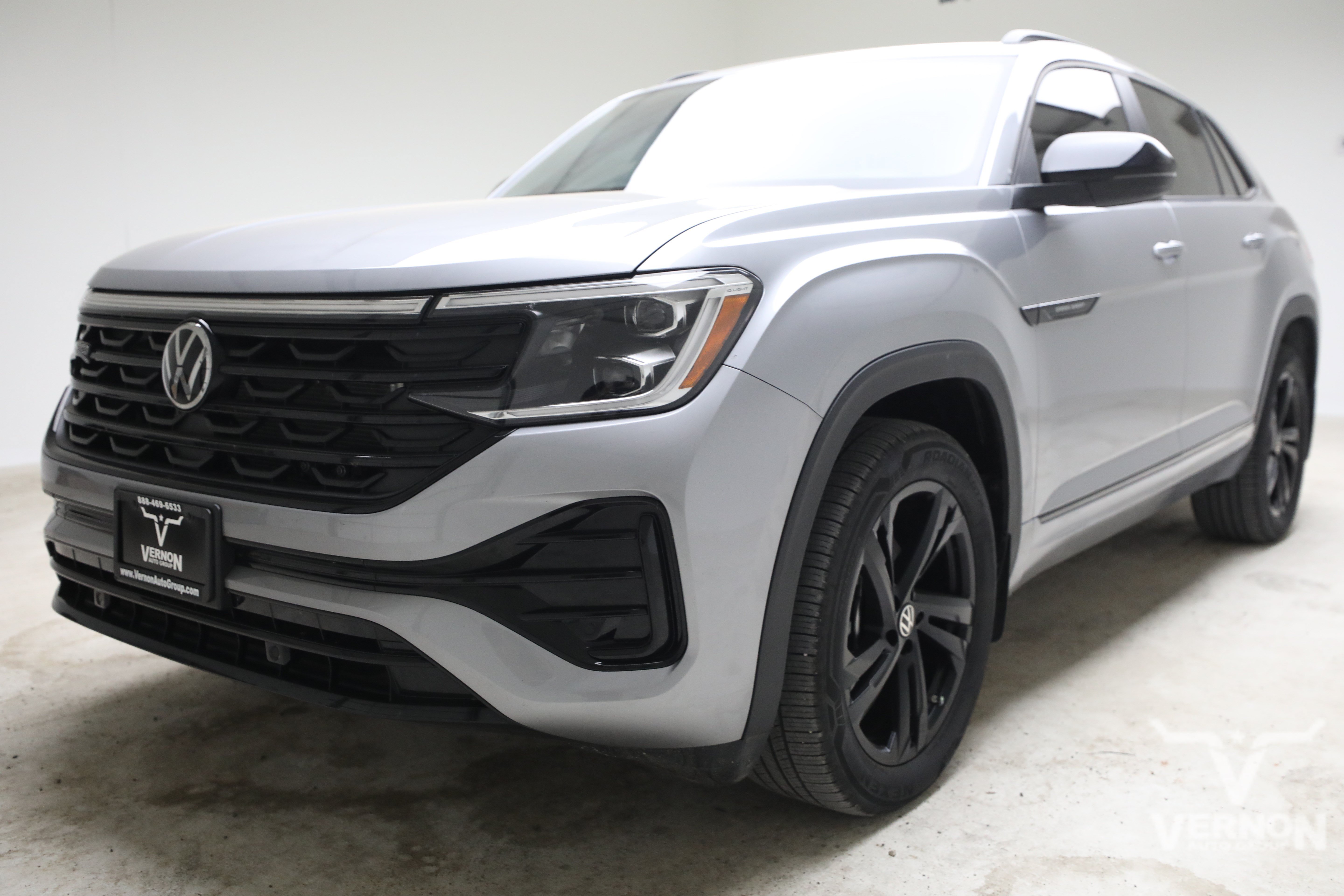 2026 Volkswagen Atlas Cross Sport 2.0T SEL R-Line 4MOTION's photo