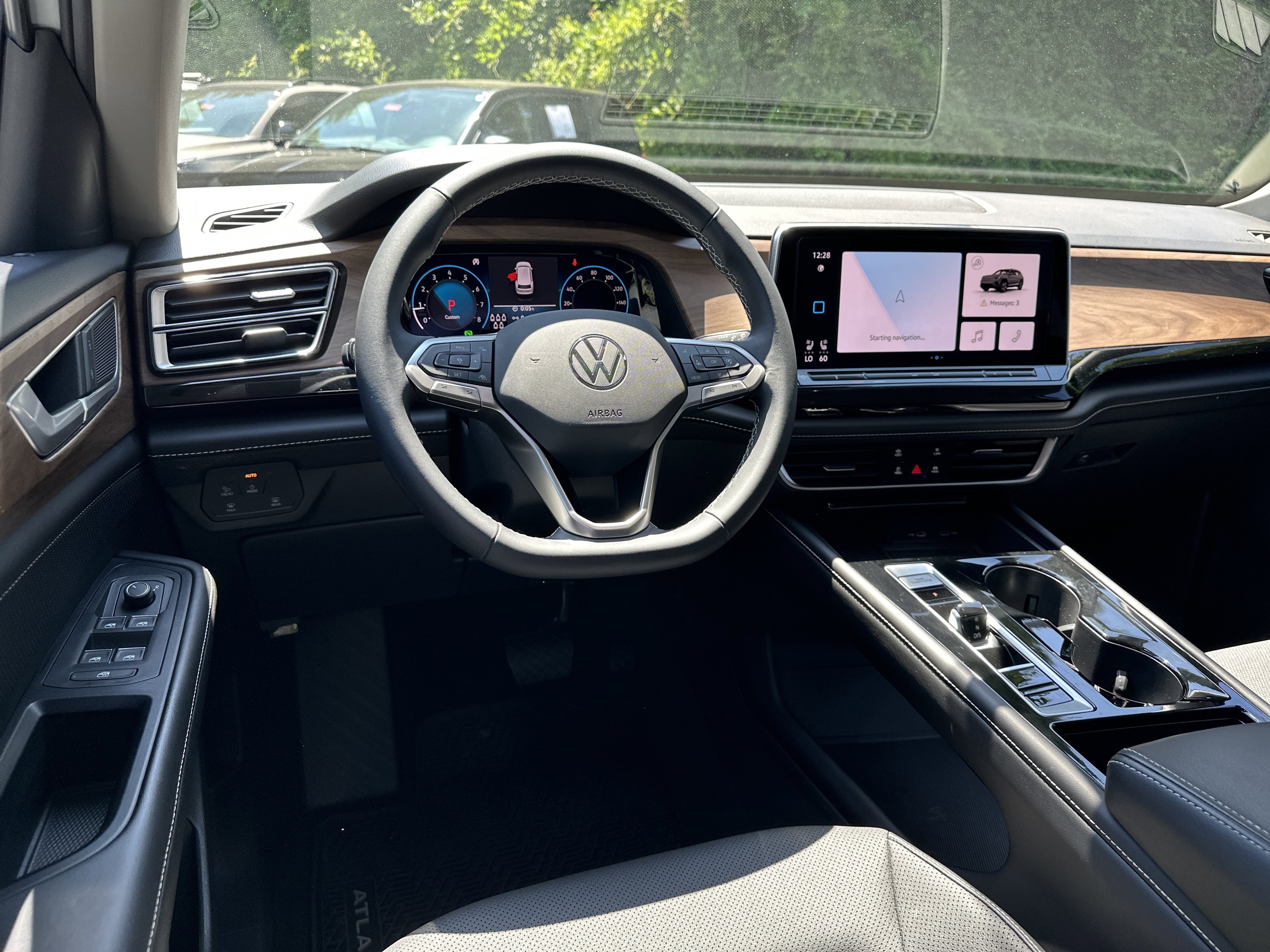 Used 2024 Pure White Volkswagen 2.0T SE w/Technology image 28