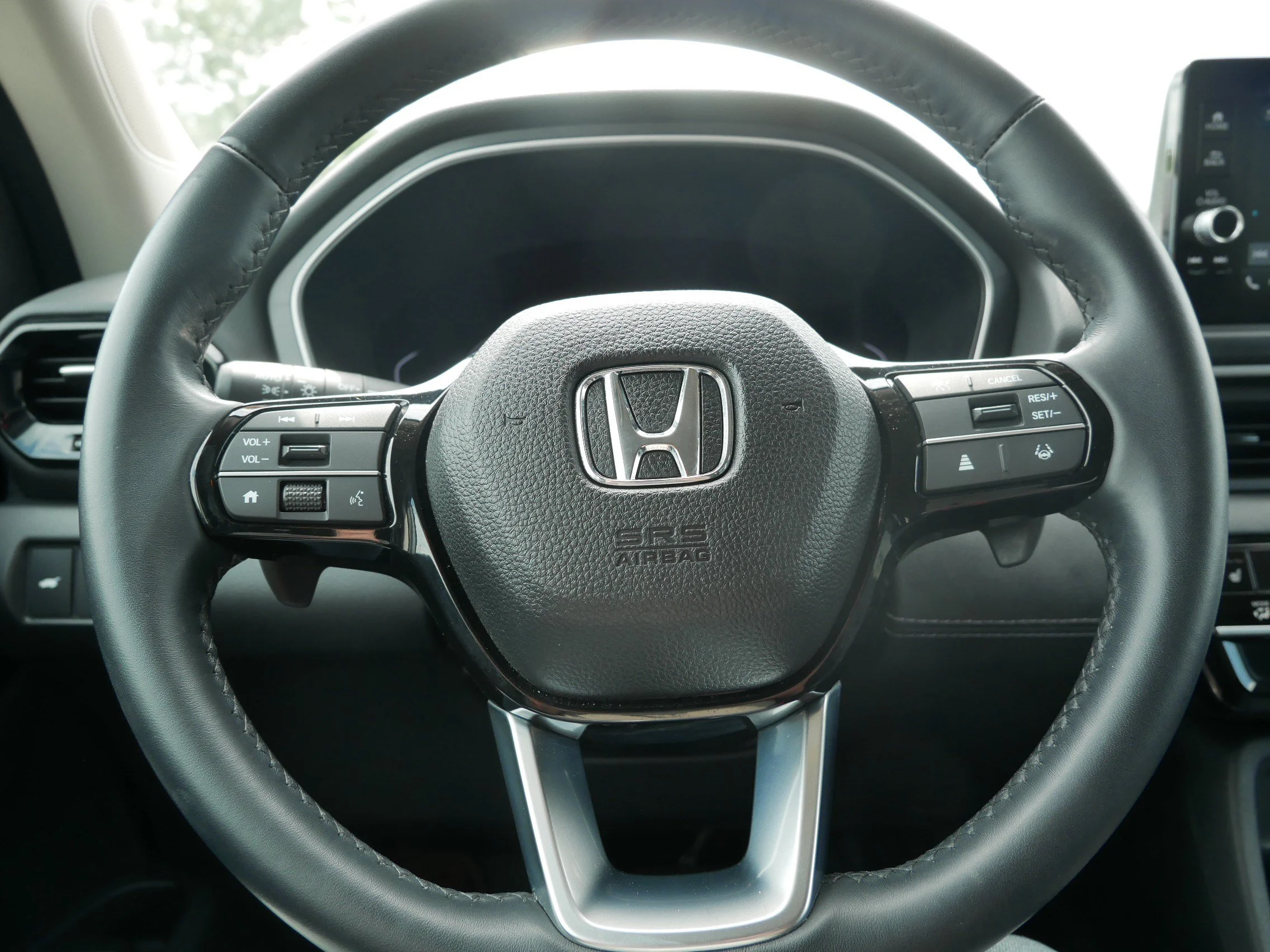 Certified Used 2025 Modern Steel Metallic Honda EX-L image 25