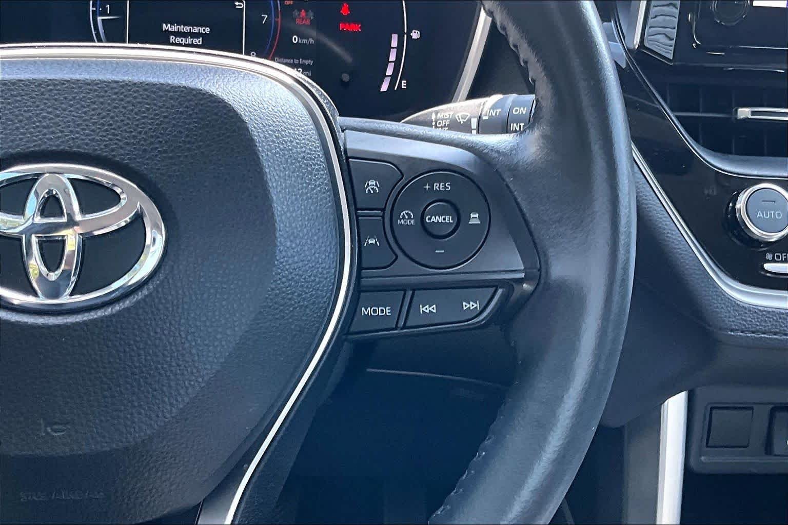 Used 2023 Wind Chill Pearl Toyota XLE image 25
