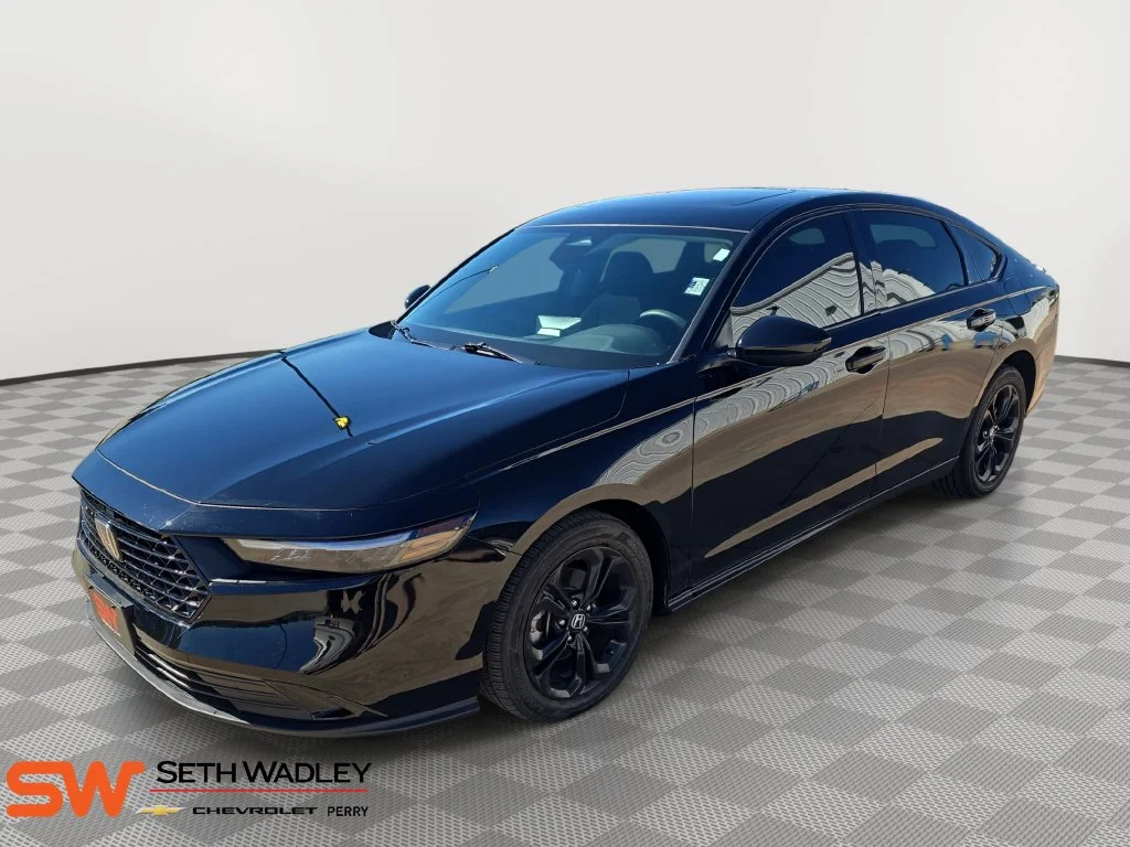 Used 2025 Black Honda SE image 3