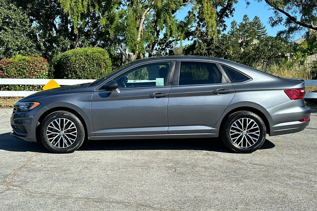 Used 2021 Platinum Gray Metallic Volkswagen 1.4T S image 9