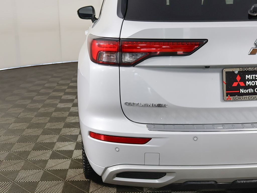 Used 2022 White Mitsubishi SEL image 18