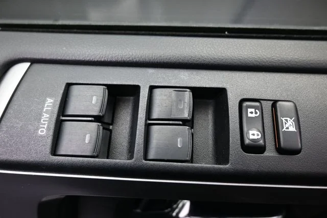 Used 2018 White Toyota SR5 image 14