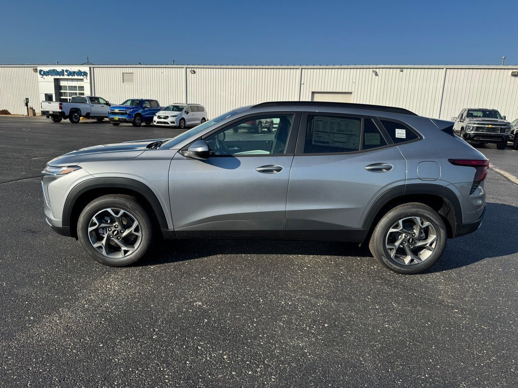 2026 Chevrolet Trax LT photo 2