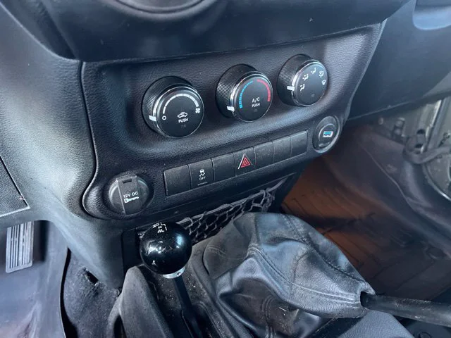 Used 2016  Jeep Unlimited Sport image 25
