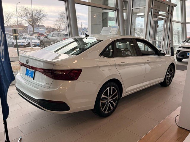 New 2026 Opal White Pearl Volkswagen 1.5T SE image 3
