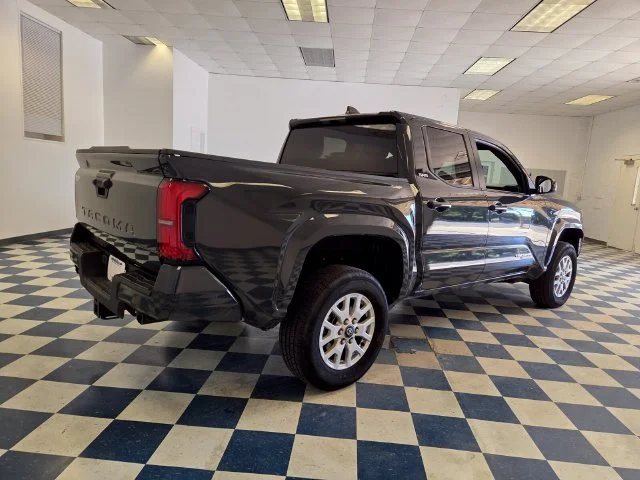 Used 2024  Toyota SR5 image 7