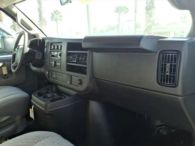 New 2025 Summit White GMC Work Van image 33