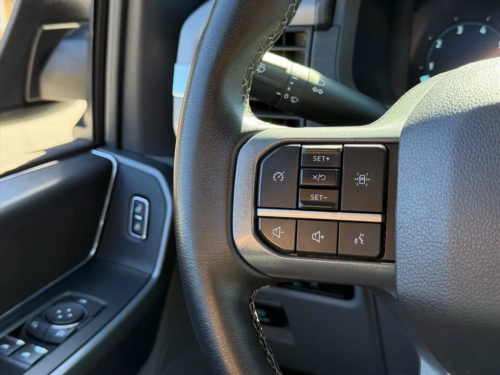 Used 2025 Blue Ford XLT image 19