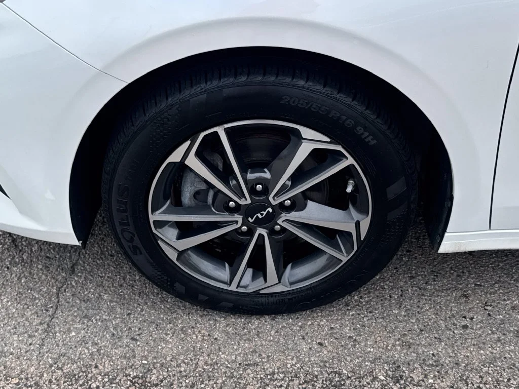 Used 2024 White Kia LXS image 38