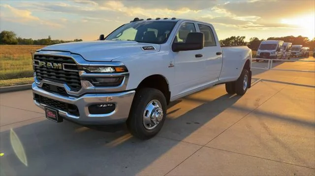 New 2026 Bright White Clear-Coat Exterior Paint RAM Tradesman image 4