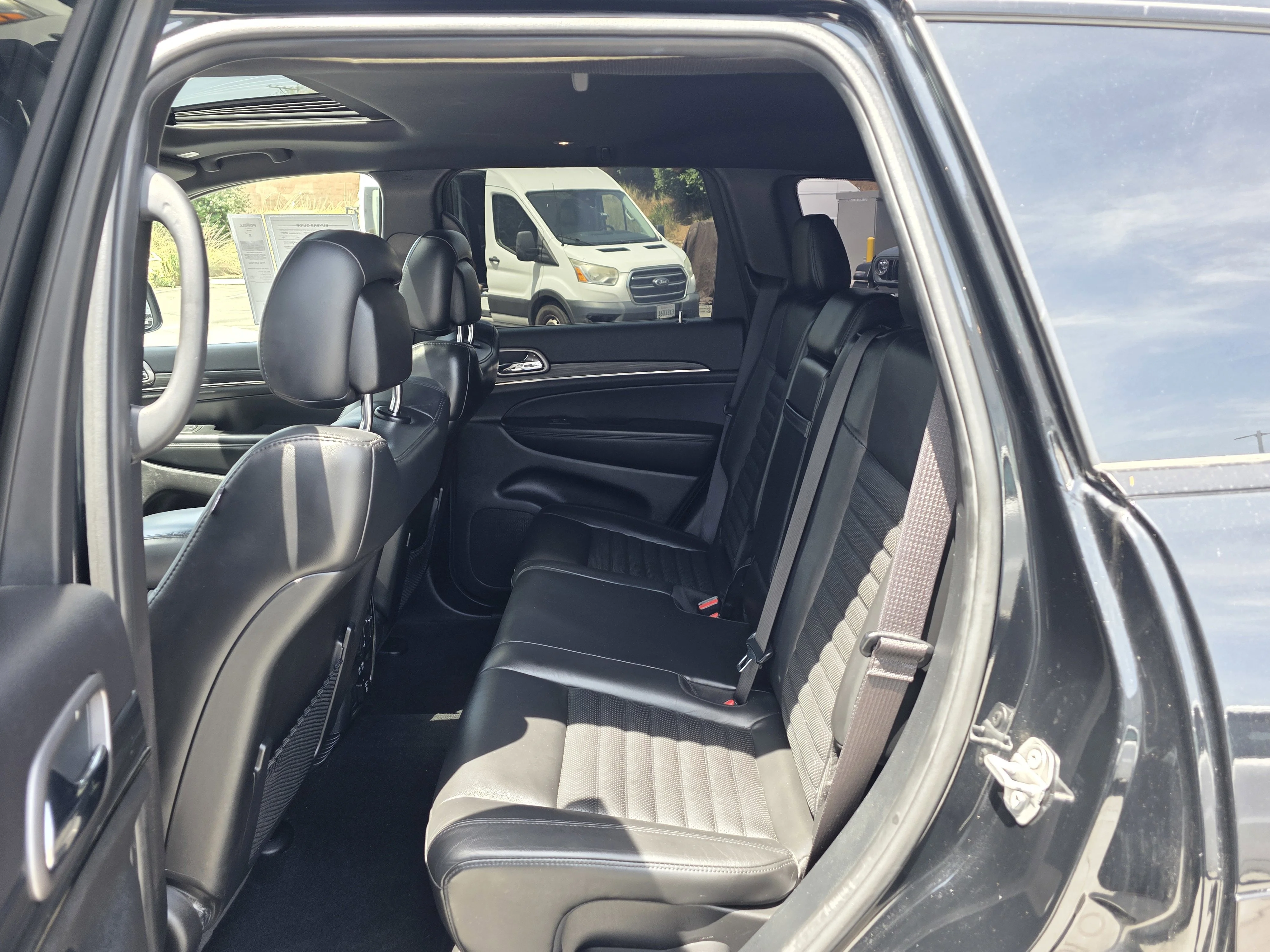 Used 2020 Diamond Black Jeep Limited image 18