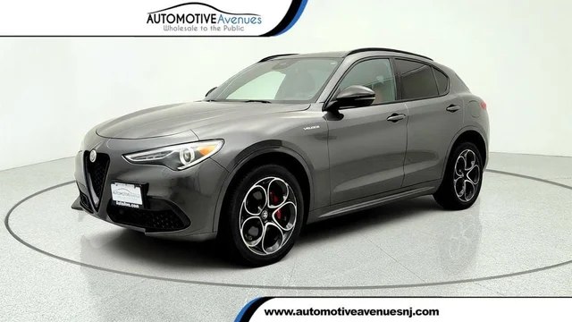 2022 Alfa Romeo Stelvio Veloce AWD w/ 20'' Sport Wheels & Red Leather Sport Seats