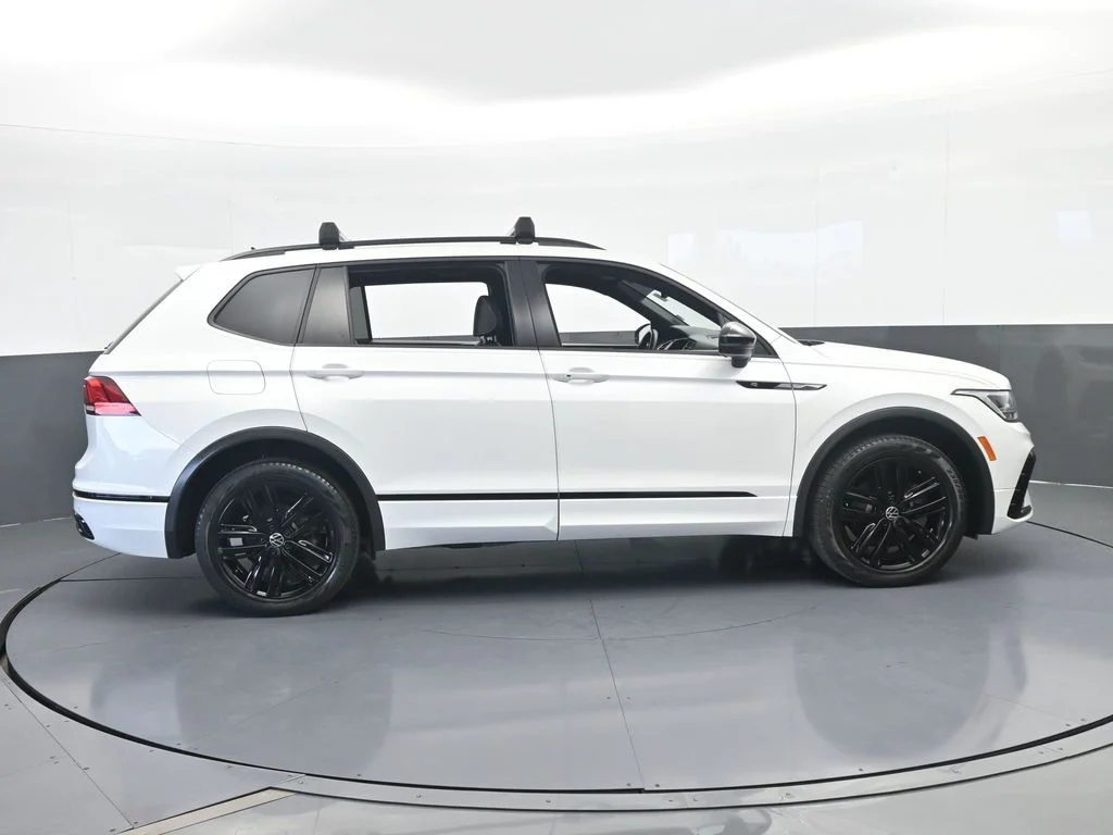 Used 2022 Oryx White Pearl Volkswagen 2.0T SE R-Line Black image 6