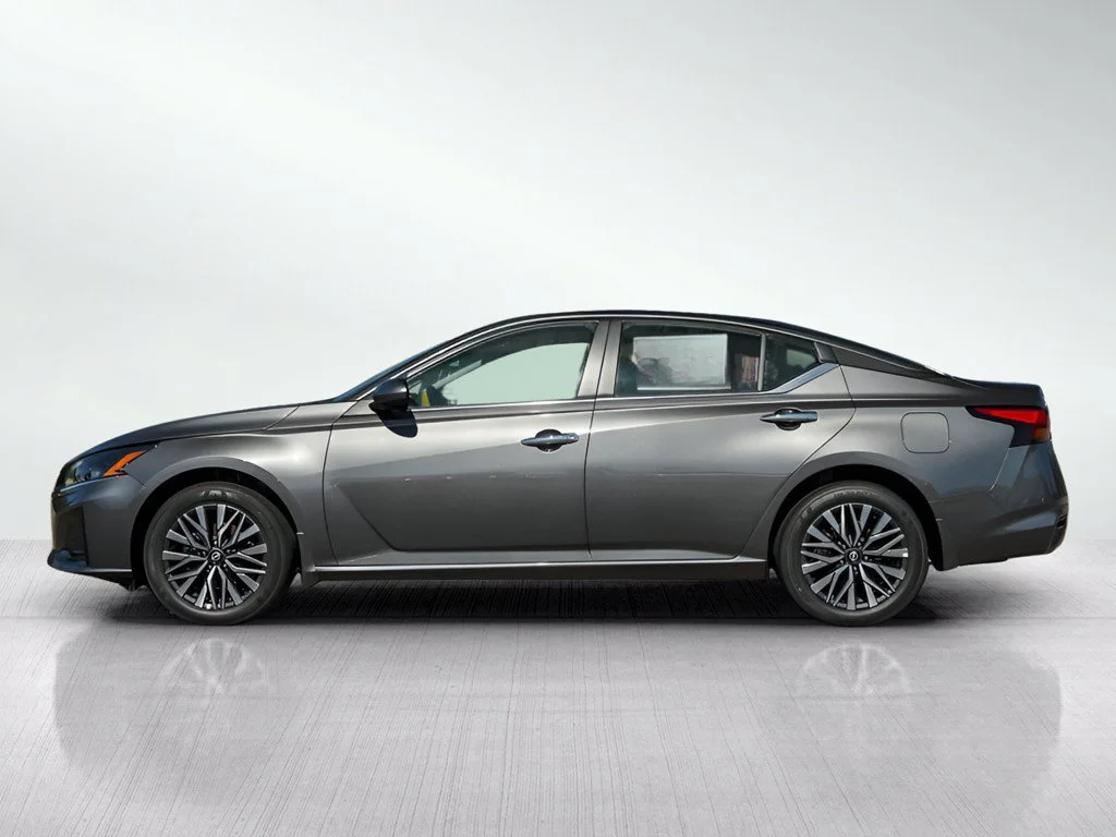 New 2026 Gun Metallic Nissan 2.5 SV image 4